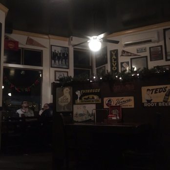 Cappy's Pizza - Dinning room - Italian Near Me - Riverview, Florida
