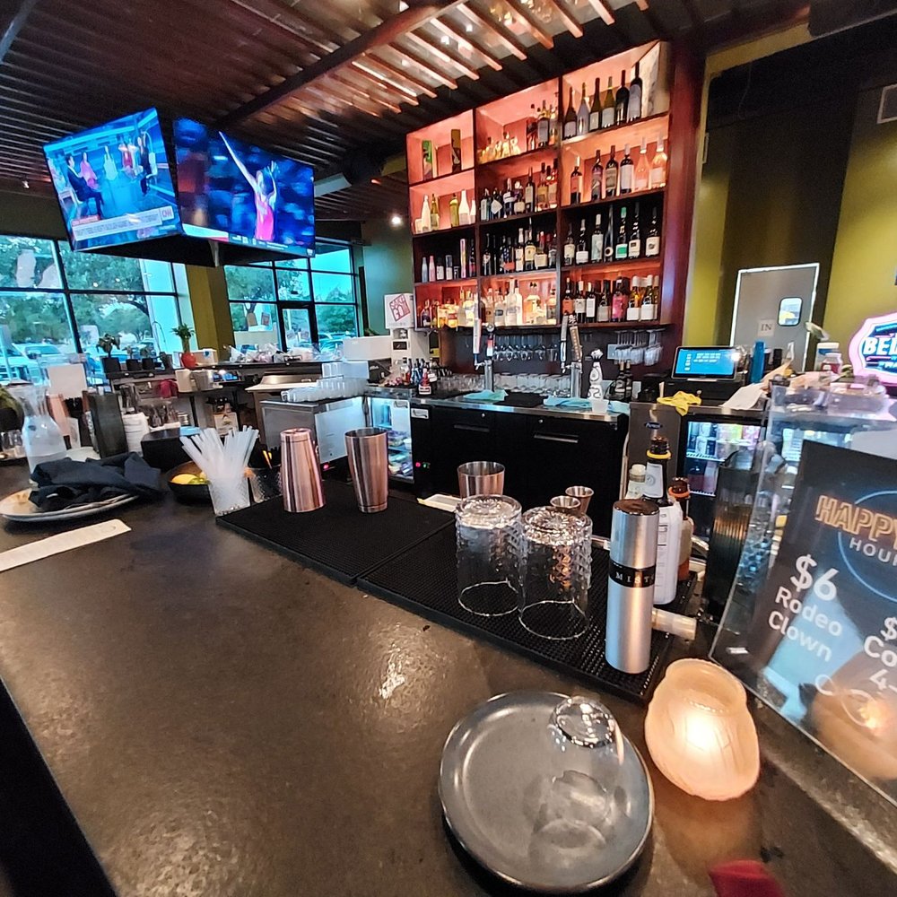 Super Sap's Fine Thai Cuisine - Bar area - Thai Near Me - Cedar Park, Texas