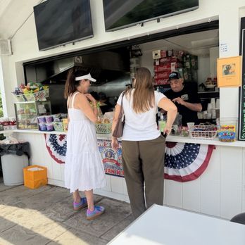 Harbor Eats - Food Stands Near Me - Staten Island, New York