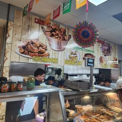 Carnitas Y Barbacoa Los Compadres - Ordering counter