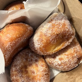 Leonard's Bakery - Bakeries Near Me - Honolulu, Hawaii