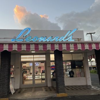 Leonard's Bakery - Leonards 5:45 am - Bakeries Near Me - Honolulu, Hawaii Leonard's Bakery - Leonards 5:45 am - Bakeries Near Me - Honolulu, Hawaii