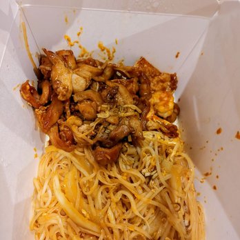 Toronto Pho - Pad Thai with chicken and shrimp. - Vietnamese Near Me - Toronto, Ontario