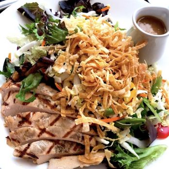 Polo Lounge - Cabana cafe Asian chicken salad - New American Near Me - Beverly Hills, California