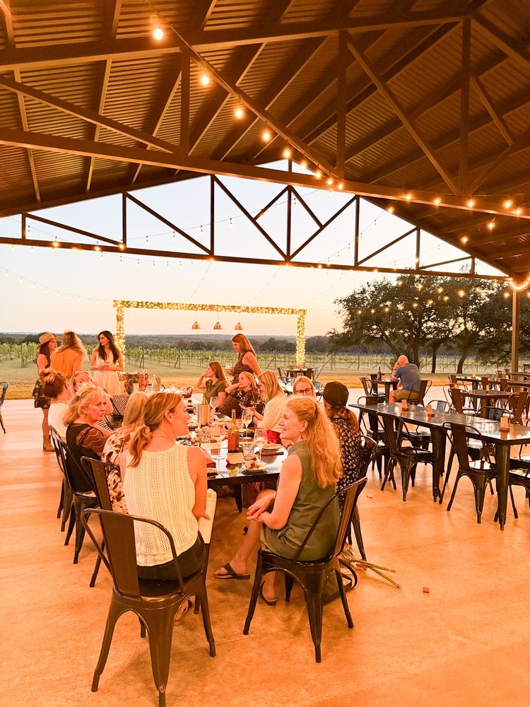 Featherstone Ranch Vineyards Logo