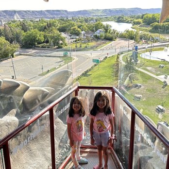 World's Largest Dinosaur - Local Flavor Near Me - Drumheller, Alberta