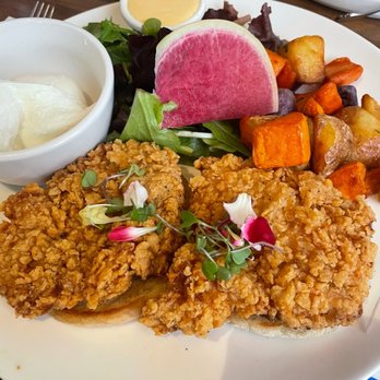 Lapisara Eatery - Fried Chicken Benedict - Breakfast & Brunch Near Me - San Francisco, California Lapisara Eatery - Fried Chicken Benedict - Breakfast & Brunch Near Me - San Francisco, California