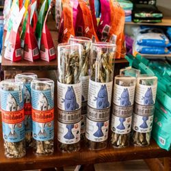Muttz & Meowz - Pet Food
Pet Treats
Pet Supplies