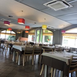 Alauda - Clean and nice dinning room.