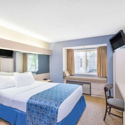 Microtel Inn & Suites by Wyndham Seneca Falls - Guest room