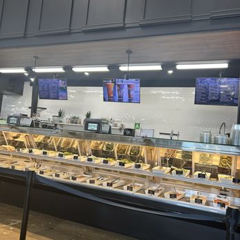 Hank’s Organic - Fresh Salad bar area - Health Markets Near Me - Los Angeles, California