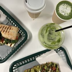 Pura Vida Coffee Bar - Avocado toast, matcha