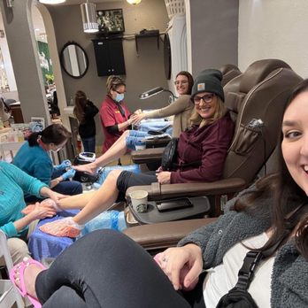 Deja Vu Nails & Spa - Pedis and full set - Nail Salons Near Me - Sacramento, California