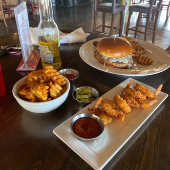 Gilligans Bar & Grill - Back again yummmmm! - Bars Near Me - Kihei, Hawaii