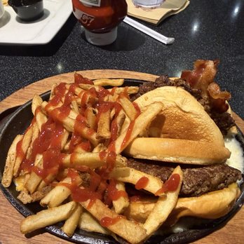 Applebee's Grill + Bar - Oh m cheeseburger - American Near Me - Lakewood, California