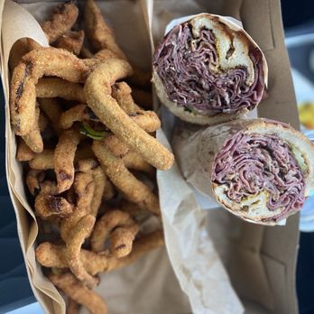 Everest Burgers - Burgers Near Me - Glendale, California