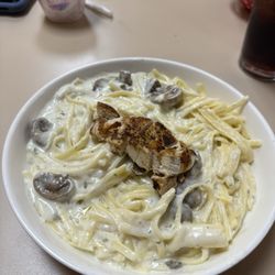 Cock & Bull Villa Roma - Chicken mushroom Alfredo fettuccine gluten-free