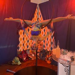House Of Spirits - Contortionist bar server!