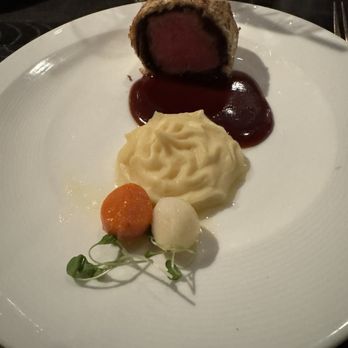 Gordon Ramsay Hell's Kitchen - Fourth Course - Petite Beef Wellington - Steakhouses Near Me - Stateline, Nevada Gordon Ramsay Hell's Kitchen - Fourth Course - Petite Beef Wellington - Steakhouses Near Me - Stateline, Nevada