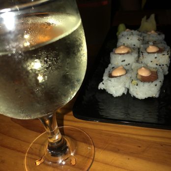Moshi Moshi - Apple Sake and Spicy Salmon Roll - Sushi Bars Near Me - Miami, Florida Moshi Moshi - Apple Sake and Spicy Salmon Roll - Sushi Bars Near Me - Miami, Florida