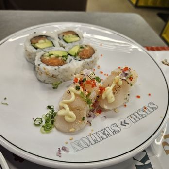 Sushi Station - Seared scallop and salmon advocado roll - Conveyor Belt Sushi Near Me - Westfield, Indiana Sushi Station - Seared scallop and salmon advocado roll - Conveyor Belt Sushi Near Me - Westfield, Indiana