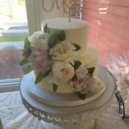 Our cake had real flowers placed on it that matched my bouquet!