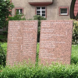 Denkmal am Bahnhof