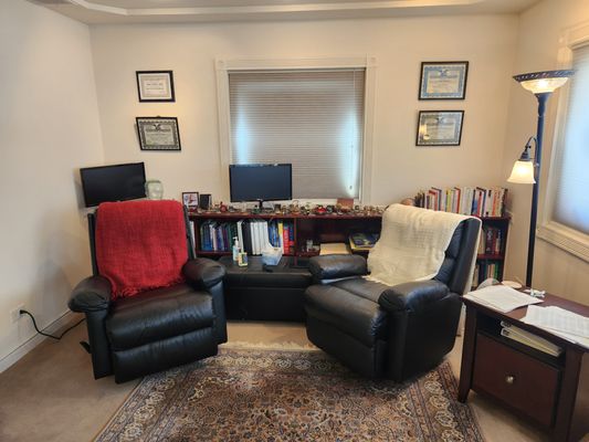 Want to Quit Smoking/Vaping? We can Help! - Art has trained and certified hypnotists in his state approved school in the Chicago area for over 14 years. The thousands of hypnotherapists trained by Art include medical doctors, psychiatrists, psychologists and counselors who have come to him from all over the world. Want to Quit Smoking/Vaping? We can Help! - Art has trained and certified hypnotists in his state approved school in the Chicago area for over 14 years. The thousands of hypnotherapists trained by Art include medical doctors, psychiatrists, psychologists and counselors who have come to him from all over the world.