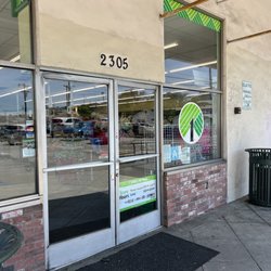 Dollar Tree - 4/19/23 Entrance, business hours