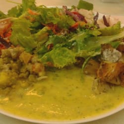 Barão Natural - Buffet de saladas à vontade. Não deixe de pegar as batatas assadas!