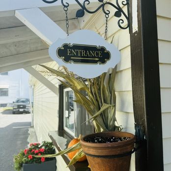 Francesca's On Pawtucket - American Near Me - Pawtucket, Rhode Island