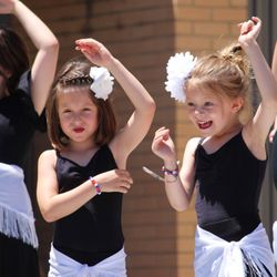 International School of Denver - Dance class at summer camp