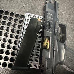 Gun jamb Gun jamb