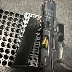 The Range St. Louis West - Gun jamb