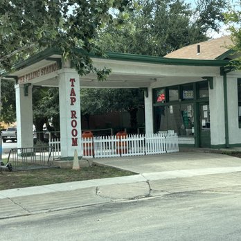 Filling Station Tap Room - Pizza Near Me - San Antonio, Texas