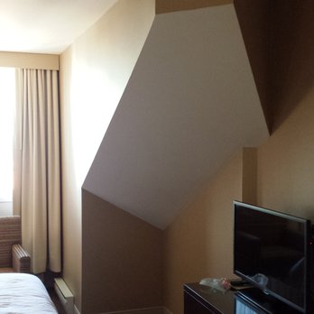 Le Westin Tremblant - bedroom, with REALLY low ceilings near the window/bed - Hotels Near Me - Mont-Tremblant, Quebec Le Westin Tremblant - bedroom, with REALLY low ceilings near the window/bed - Hotels Near Me - Mont-Tremblant, Quebec