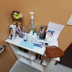 Pasco Dental - Jan 2020: Teeth accessories in the ladies room