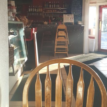 The Bryant Corner Cafe & Bakery - View from my 2 top looking towards entrance (1/9/22) - Bakeries Near Me - Seattle, Washington