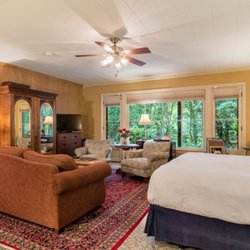 The Stockade Bed and Breakfast - Rex Room Sitting Area