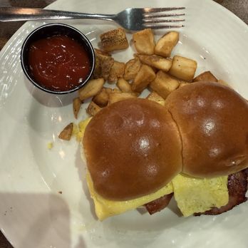 Houlihan's - Brioche sliders - Bars Near Me - Front Royal, Virginia