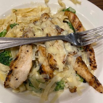 Applebee's Grill + Bar - Classic Broccoli Chicken Alfredo - American Near Me - Wichita, Kansas