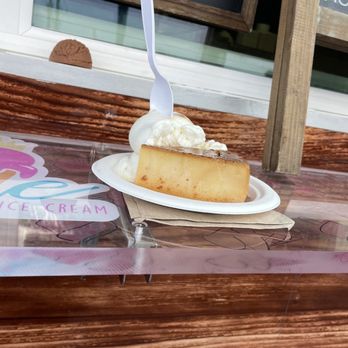 Erre Ice Cream - The ice cream and flan quesillo - Gelato Near Me - Miami, Florida