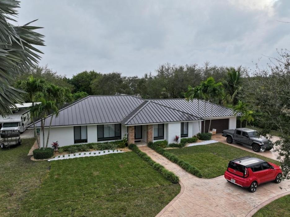 Slide of T & E Roofing