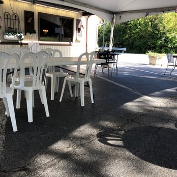 Hershey's Restaurant - Outdoor seating - American Near Me - Gaithersburg, Maryland Hershey's Restaurant - Outdoor seating - American Near Me - Gaithersburg, Maryland