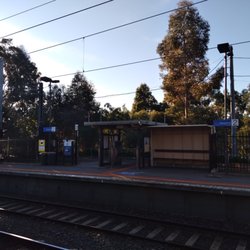 Kooyong Railway Station - Shelter