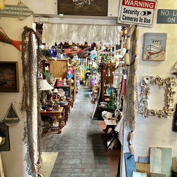 Rusty Relic - Inside - Antiques Near Me - Pensacola, Florida
