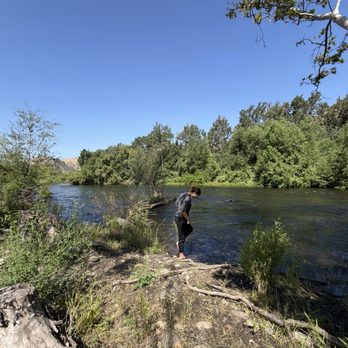 River Front Cabins - Hotels Near Me - Three Rivers, California River Front Cabins - Hotels Near Me - Three Rivers, California