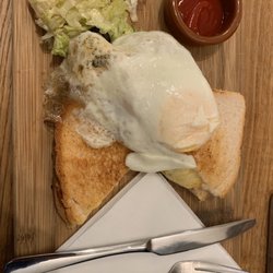 croque madame - Toasty (egg, ham, cheese)