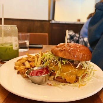 Beatrix - Streeterville - Prime Cheeseburger - New American Near Me - Chicago, Illinois Beatrix - Streeterville - Prime Cheeseburger - New American Near Me - Chicago, Illinois