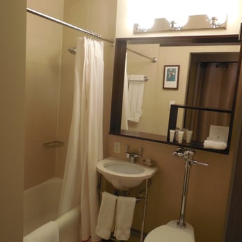 Hotel Lincoln - Bathroom -- very limited space to set anything on. - Hotels Near Me - Chicago, Illinois Hotel Lincoln - Bathroom -- very limited space to set anything on. - Hotels Near Me - Chicago, Illinois